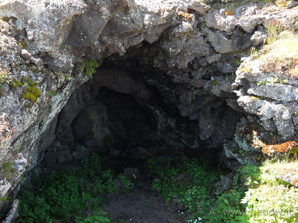DSCN4774.JPG - Arriviamo alla piccola Grotta del Corruccio